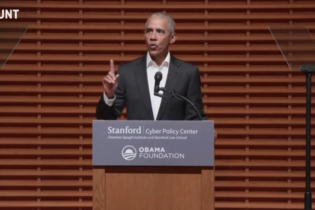 Obama Would Love It If You’d Stop Lying About Sh*t On The Internet