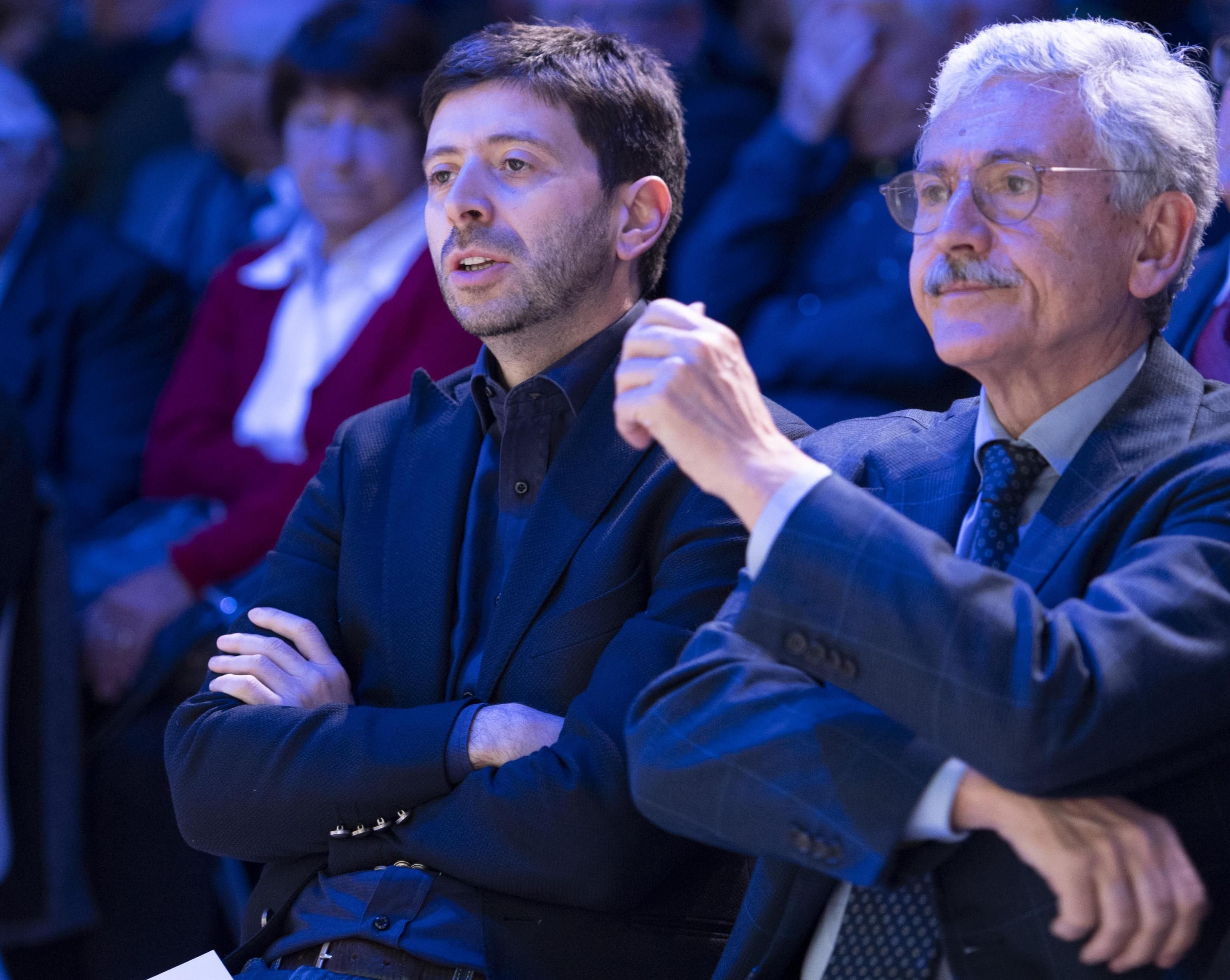 Al mini congresso Speranza dice grazie a D’Alema, pifferaio della sinistra in armi