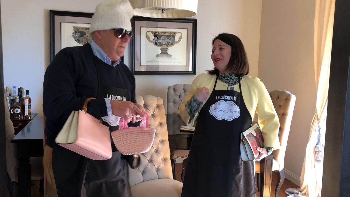 Le pillole di galateo di Petra e Carlo: la borsa