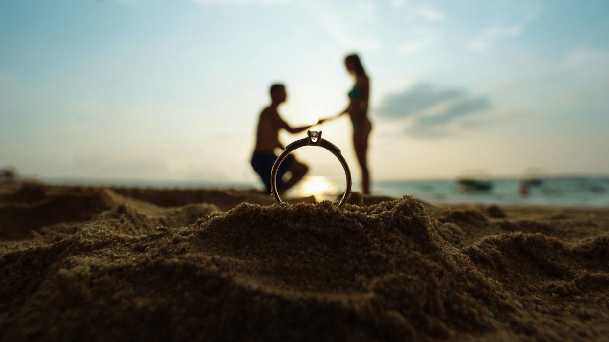 People Break Down The Least Suspicious Way To Get Their Significant Other's Ring Size