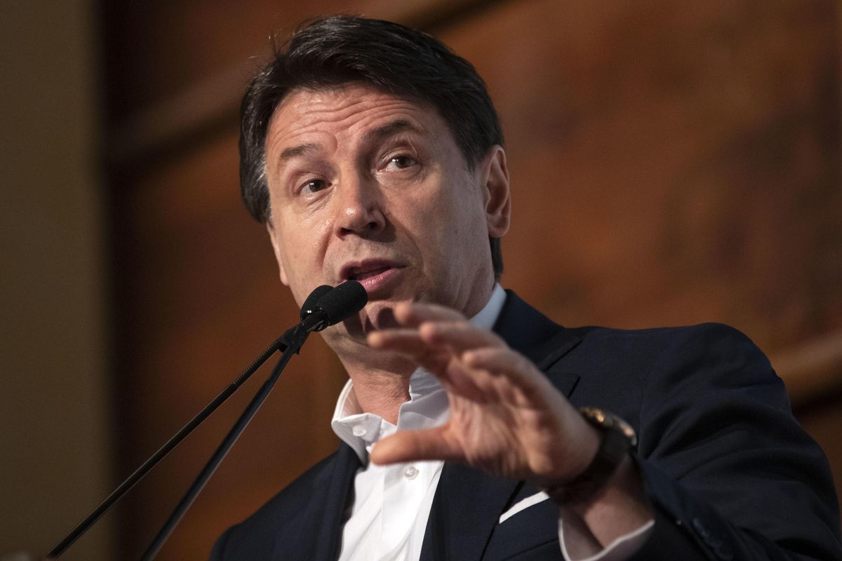 Conte: «Basta armi agli ucraini»