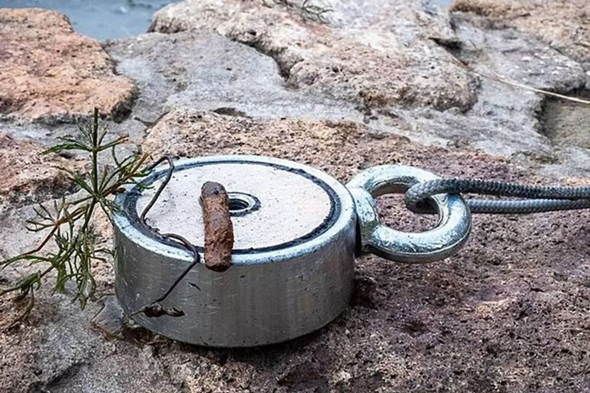 magnet fishing, magnet fishing finds, magnet fishing videos