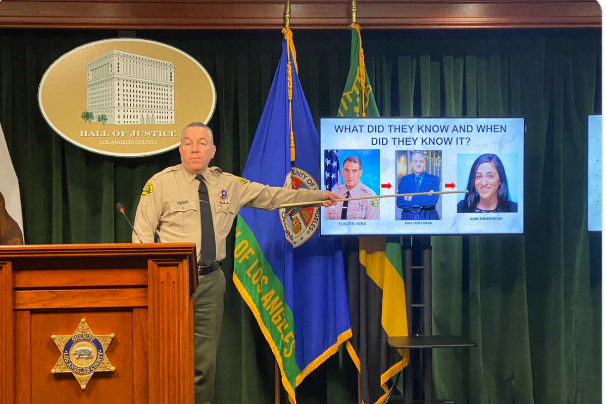 Los Angeles Sheriff Just Threatening Reporter With Helpful PowerPoint Intimidation Slide
