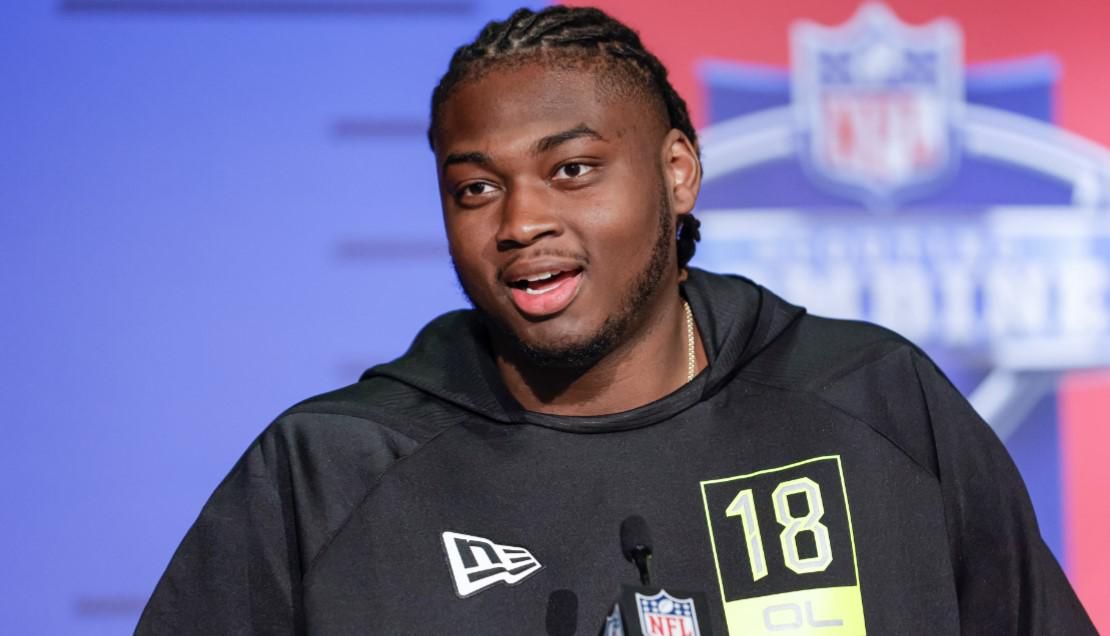 Houston Texans trade back to No. 15 overall and bolster O-line