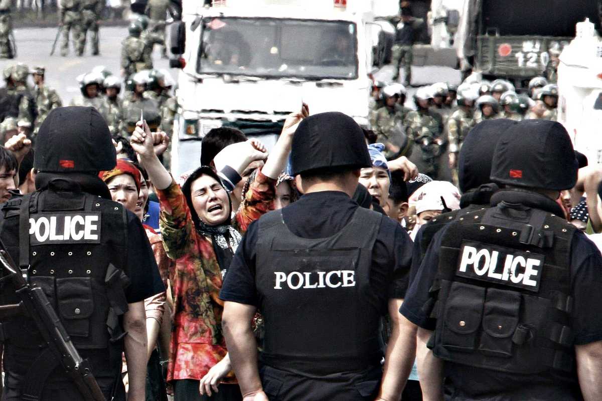 Occhi su Putin, però intanto la Cina si pappa l’Italia con l’aiuto del Pd