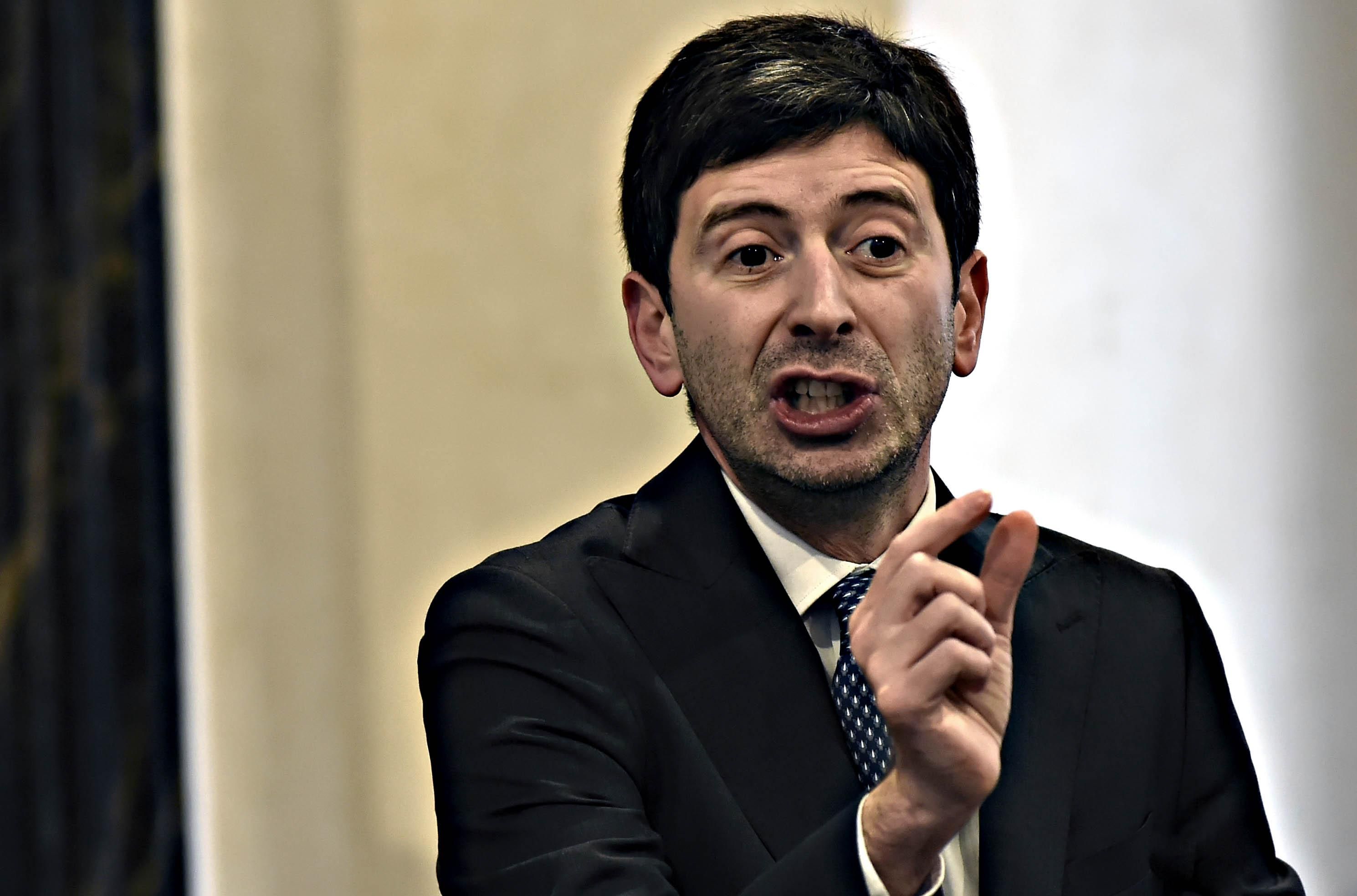 Tre pustole e Speranza parla di quarantene
