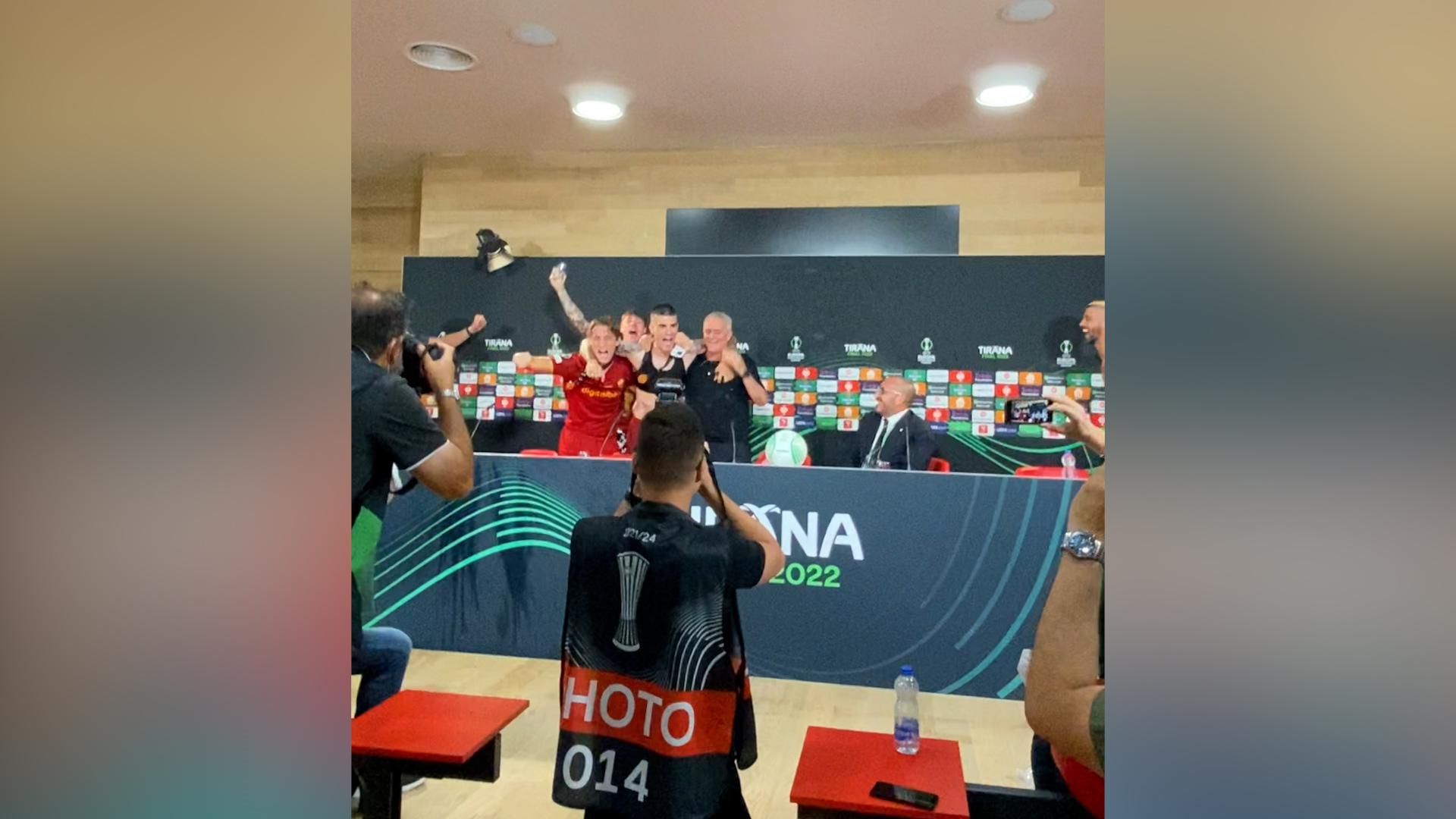 Per riportare una coppa europea in Italia serviva Mou. Che in conferenza fa uno dei suoi show