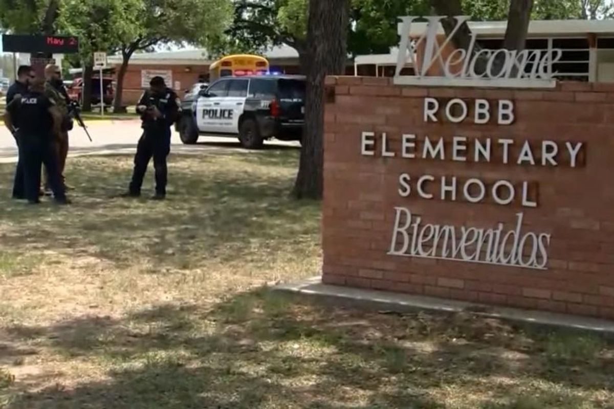 Police Response To Uvalde School Shooter Delayed By Cop Thumbs Up Cop Asses