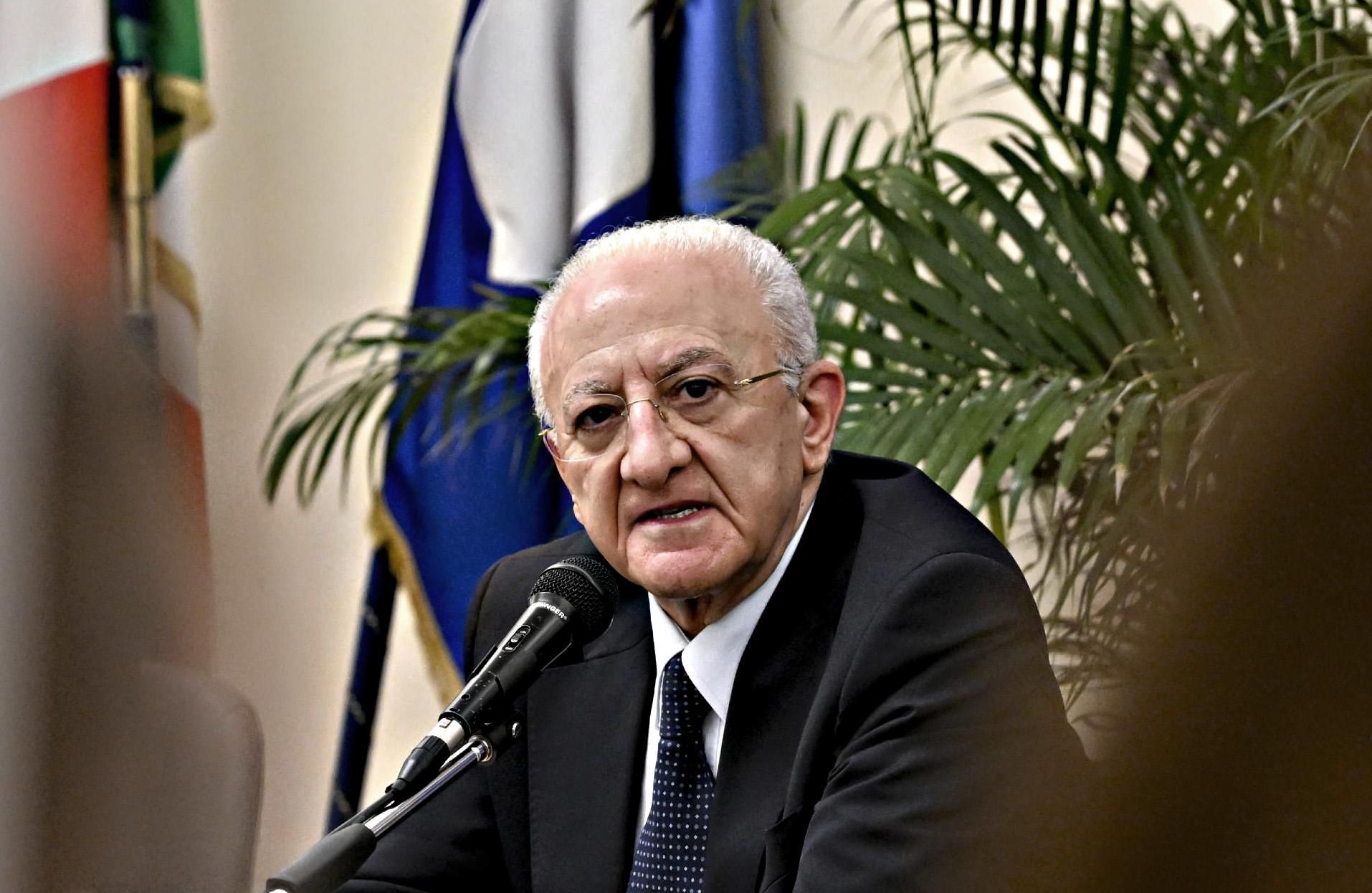 Letta fa lo gnorri sul fuoco amico di De Luca