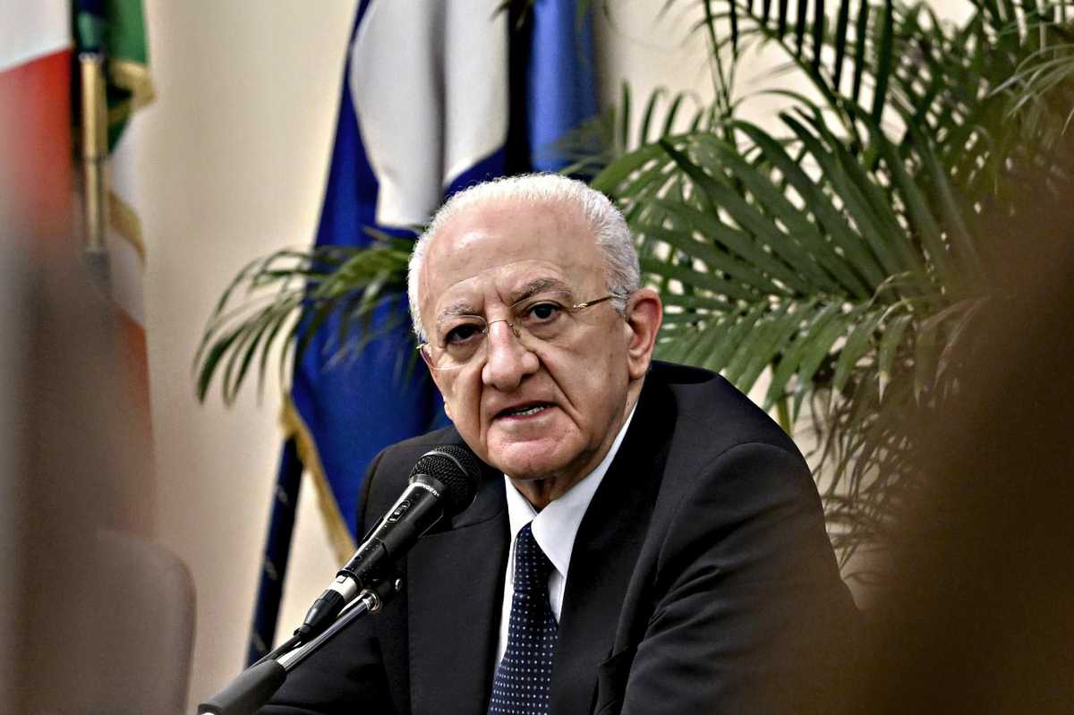 Letta fa lo gnorri sul fuoco amico di De Luca