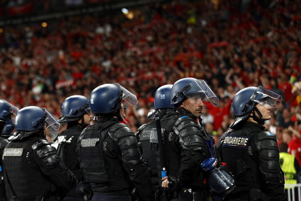 Champions League: Macron preferisce il caos, piuttosto che inimicarsi le banlieue