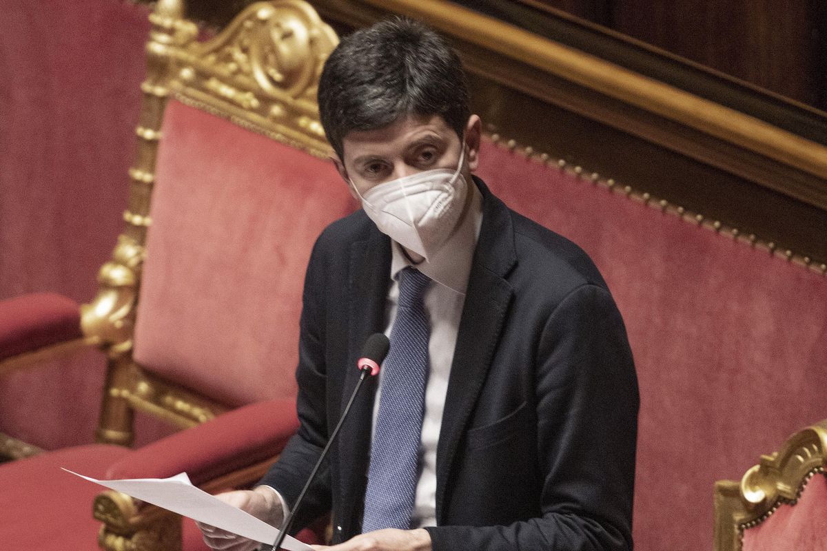 Crepa sul fronte dei medici: «Non sospendo colleghi che non si sono vaccinati»