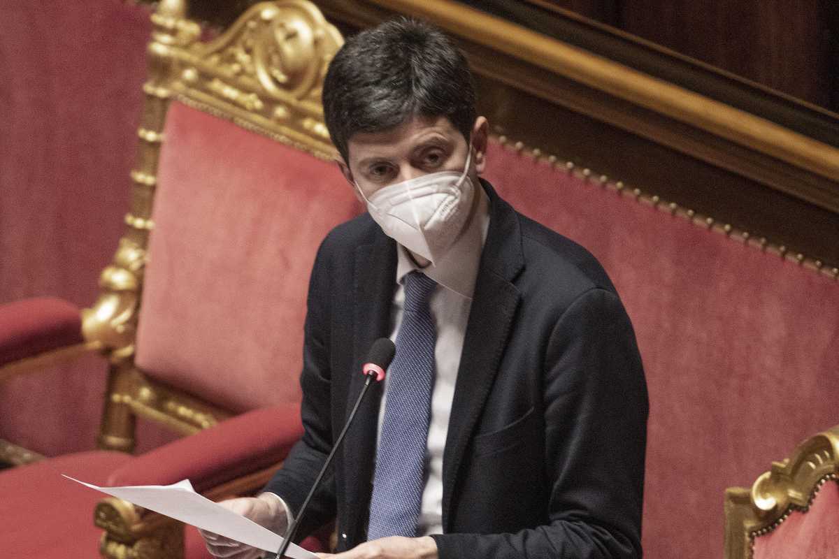 Crepa sul fronte dei medici: «Non sospendo colleghi che non si sono vaccinati»