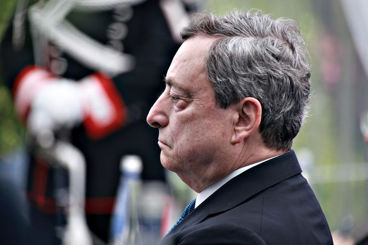 Altra sentenza contro Draghi: «rimborsate i prof no vax»