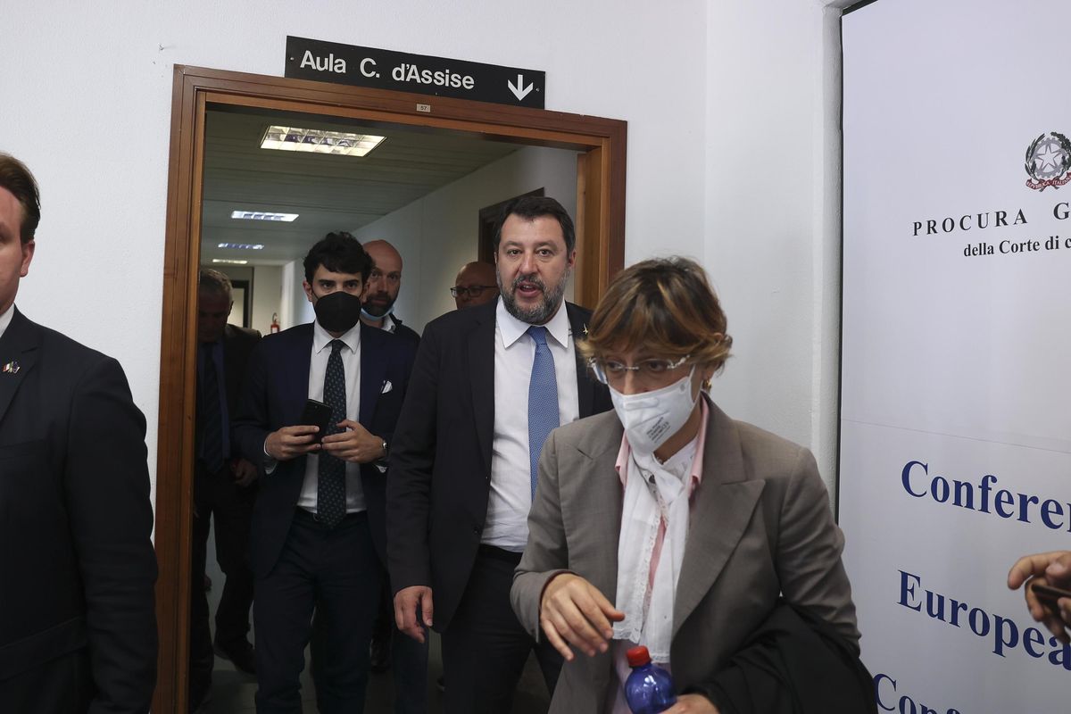 Open arms, sparite dal fascicolo le carte che danno ragione a Salvini