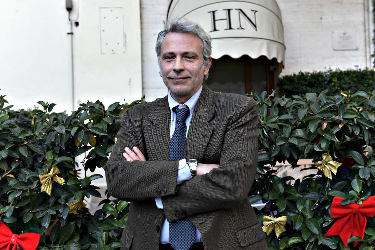 «Vaccino, con tre dosi ci si ammala più di chi non è vaccinato»