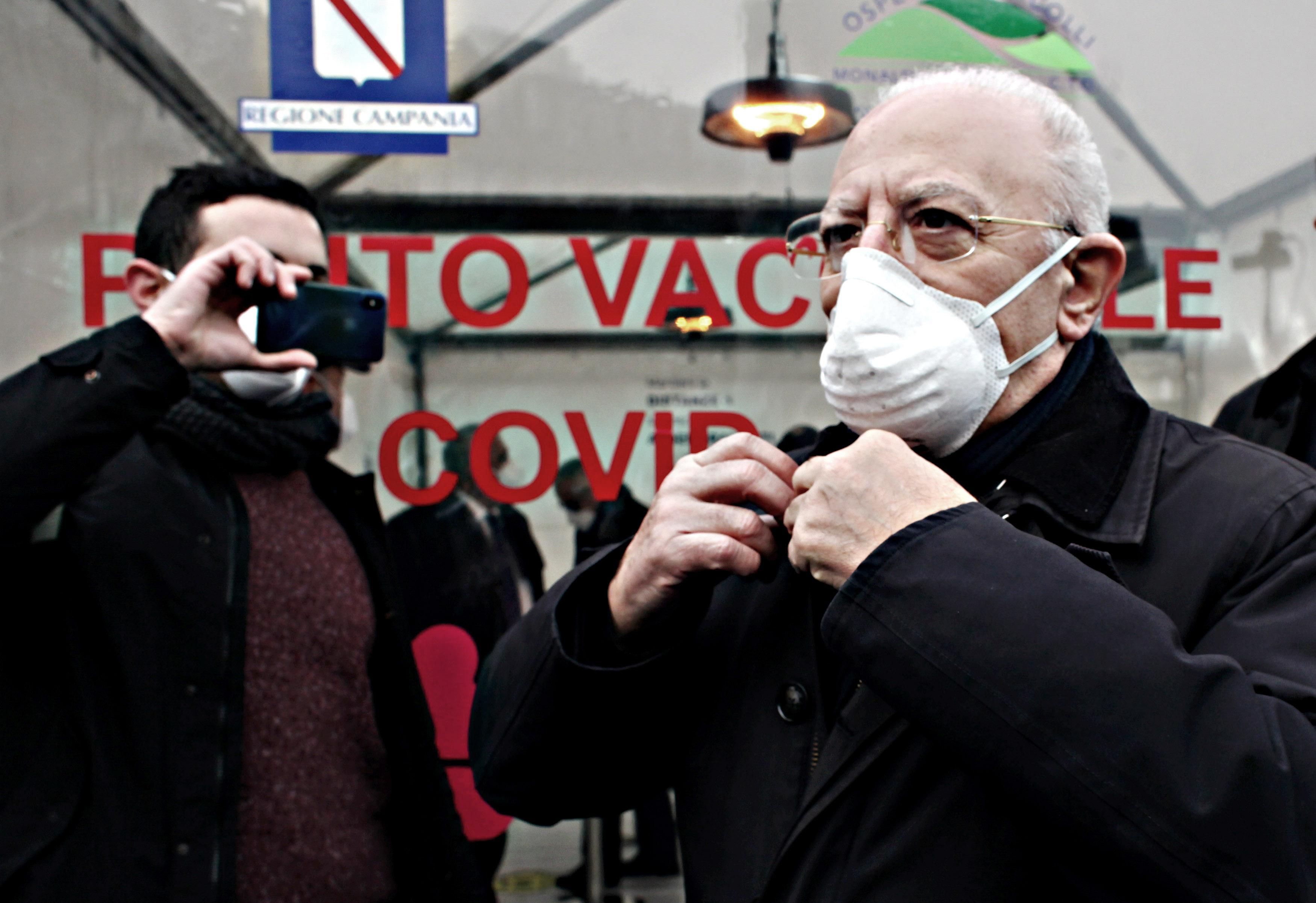 Appalti Covid: indagata la cerchia di De Luca