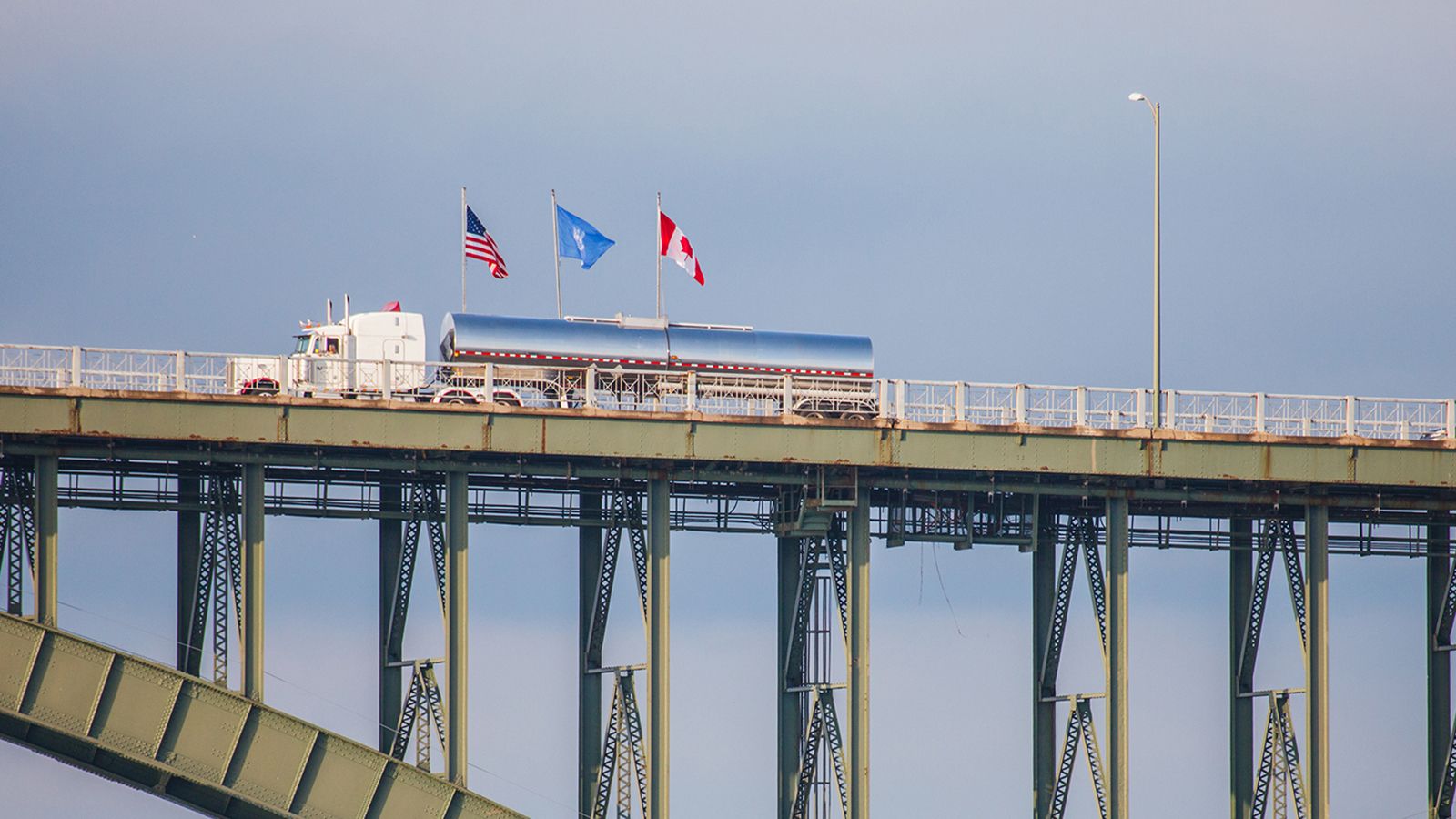 Border crossing - Motor Carrier