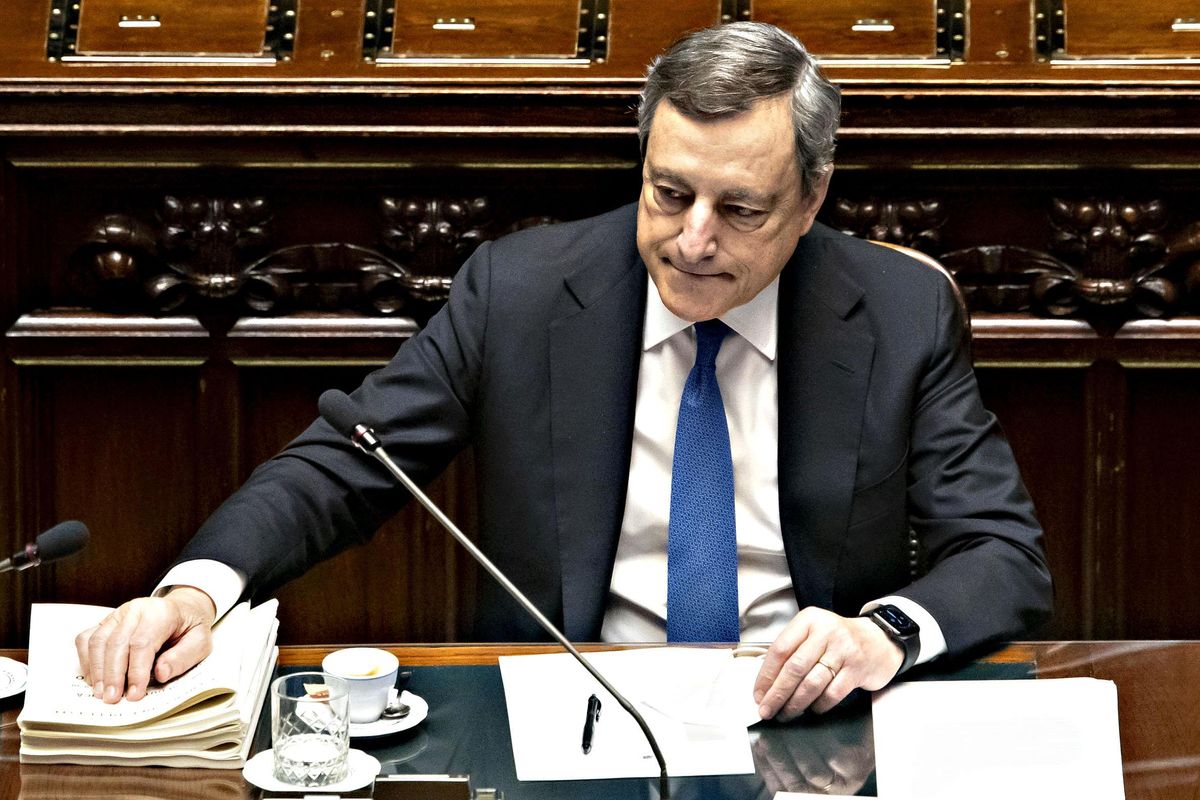 «Fiducia sulle spiagge». Draghi prepara la via di fuga dal governo