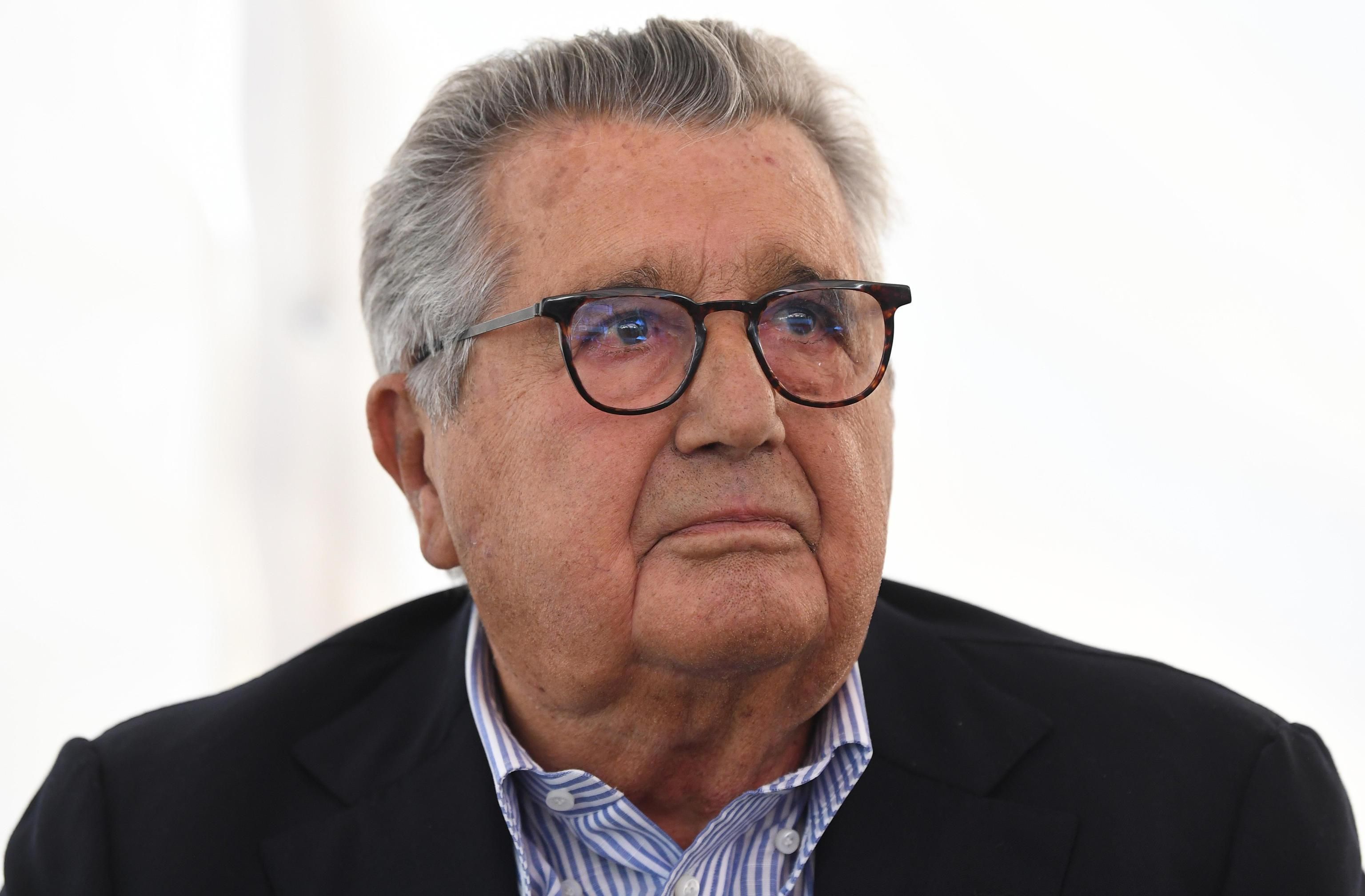 I dem riesumano l’odio contro il Cav. Che ha la stessa linea di De Benedetti