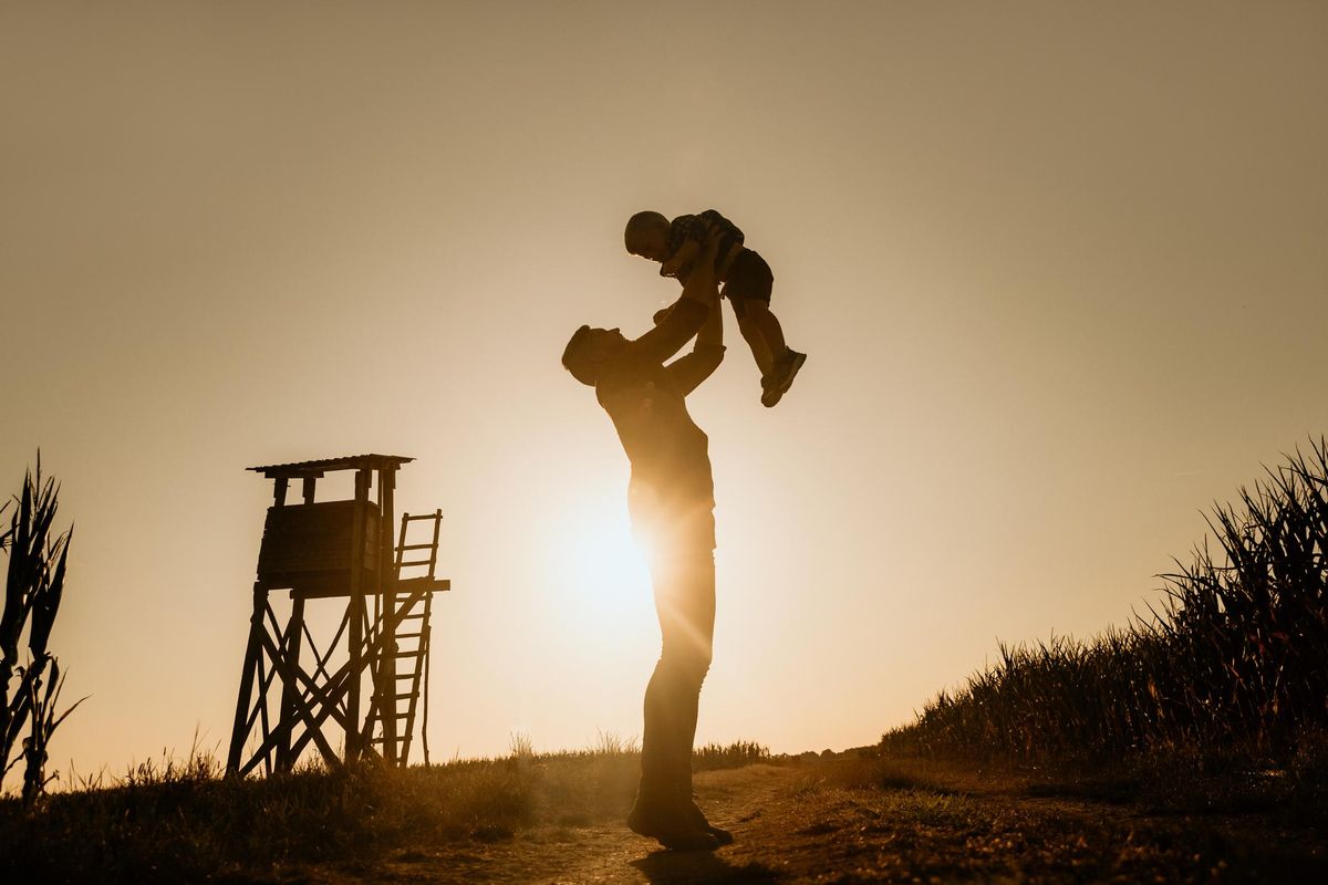 Il ritorno del padre grazie ai ragazzi che sanano i disastri degli anni Settanta