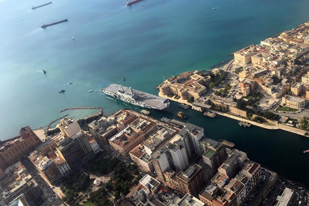 Soldi pubblici per i capannoni cinesi. Ecco il bluff sulla bonifica di Taranto