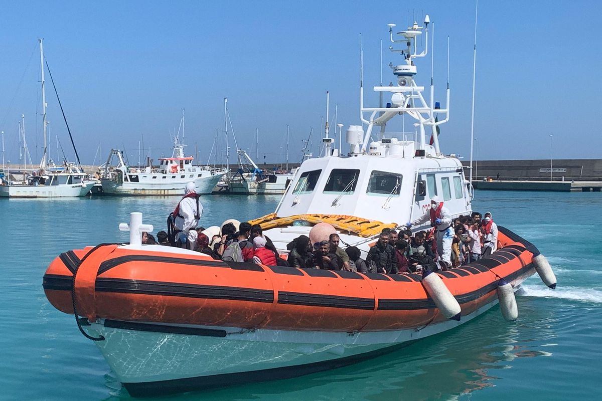 Sbarchi continui e istituzioni in tilt. Prese d’assalto le coste calabresi