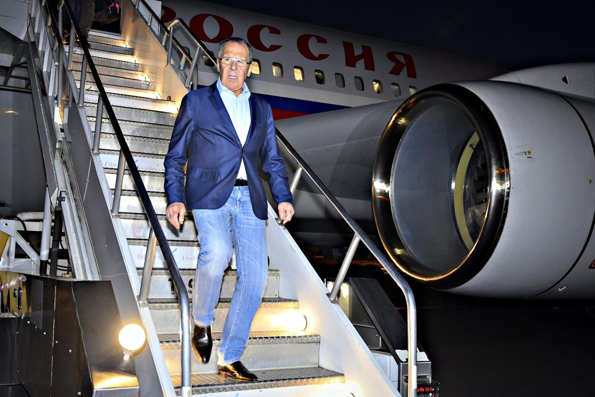 Lavrov «perde» l’aereo per Belgrado. Tre Paesi chiudono i cieli al ministro