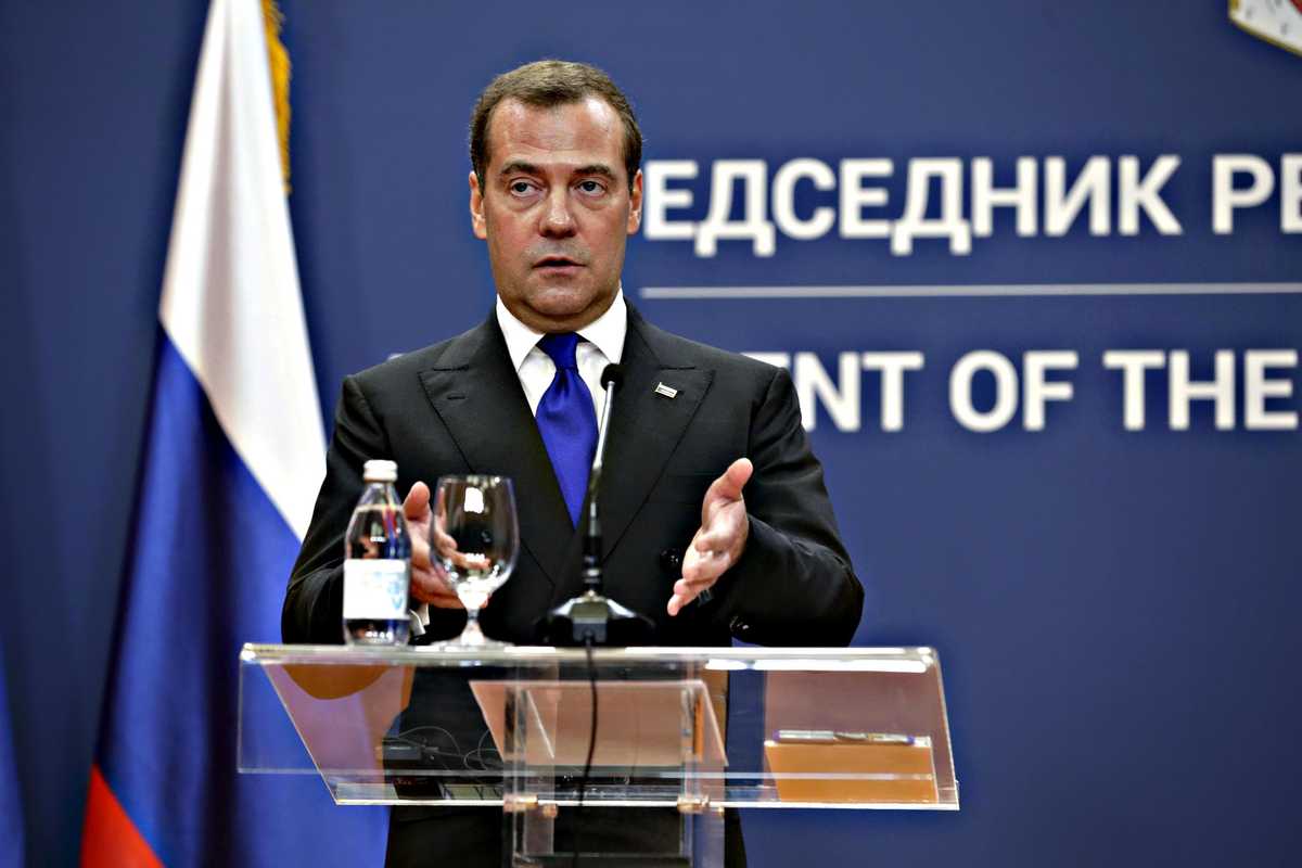 Medvedev bombarda i negoziati «Odio l’Occidente, deve sparire»