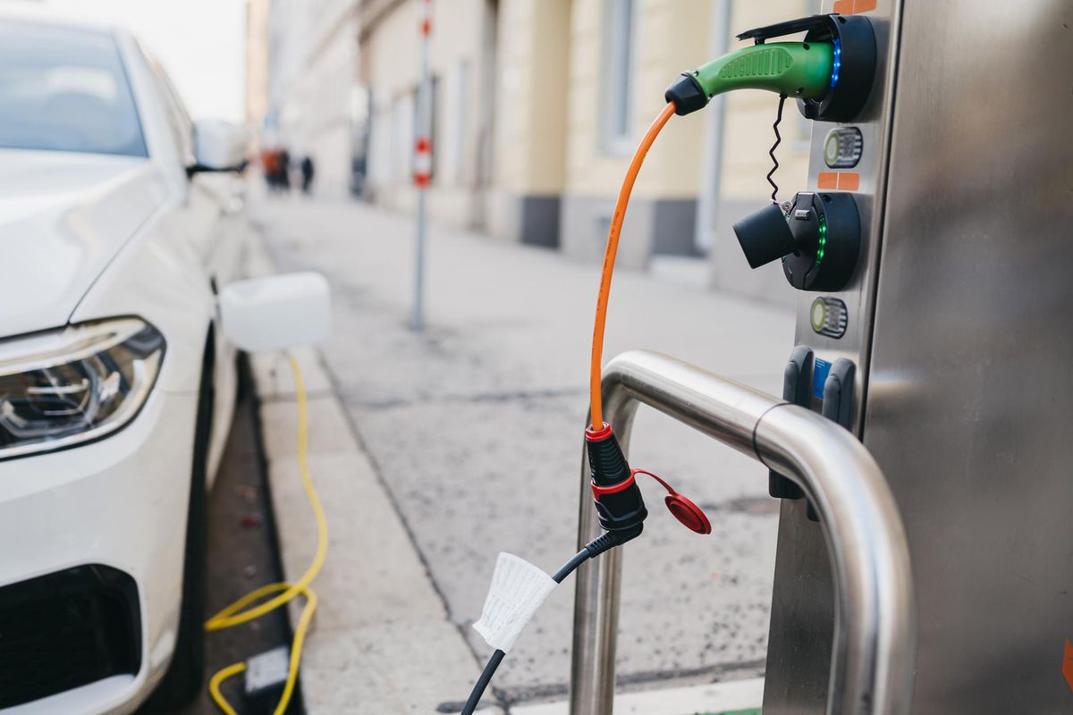 Le colonnine per l’auto elettrica ci costeranno almeno 5,2 miliardi