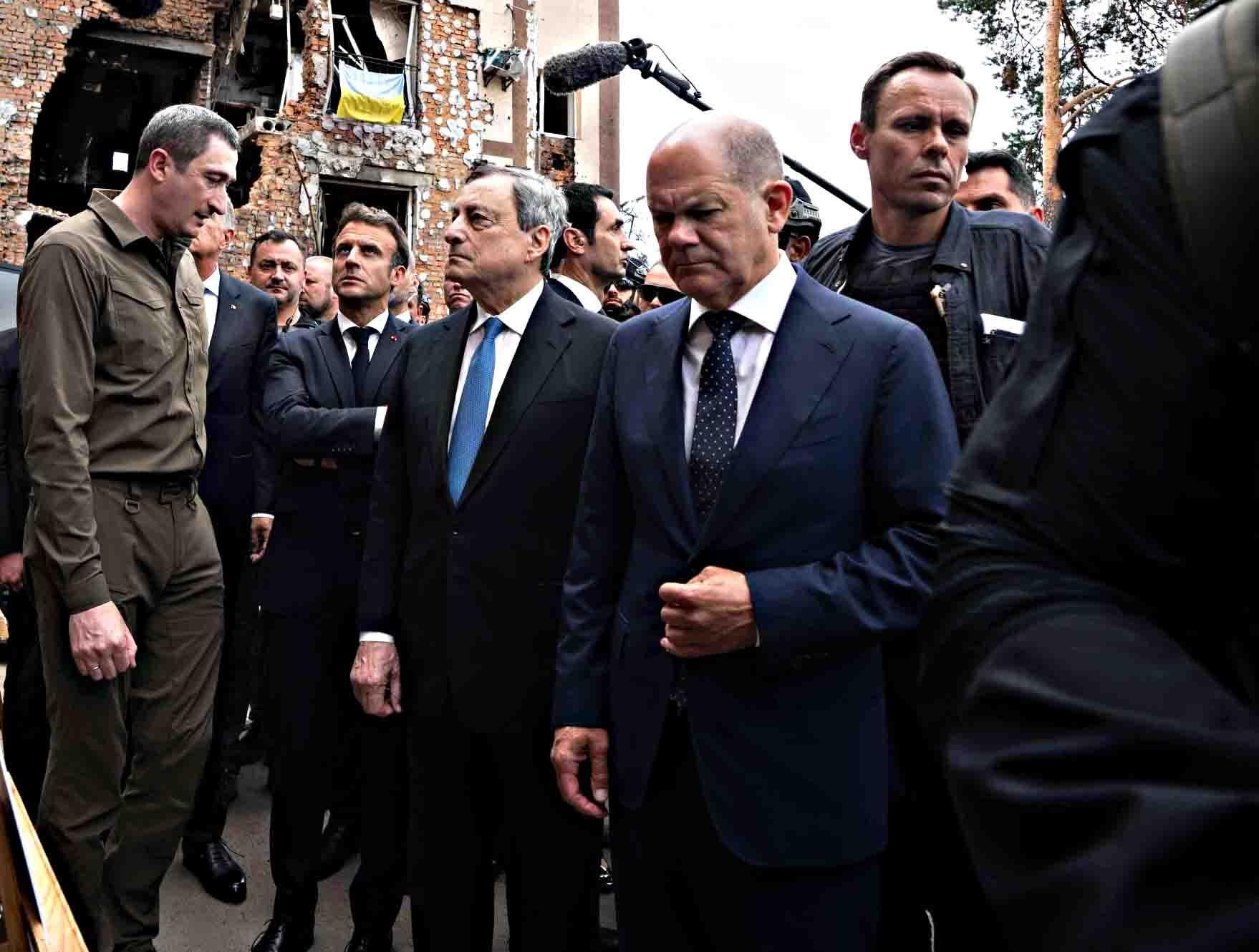 La triade europea va a blandire Kiev. Draghi pasticcia sull’invio delle armi