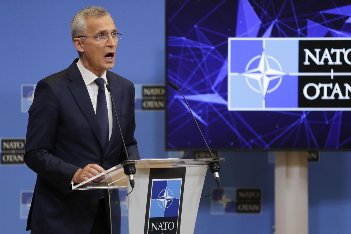 Stoltenberg duro, Lavrov snobba Bruxelles