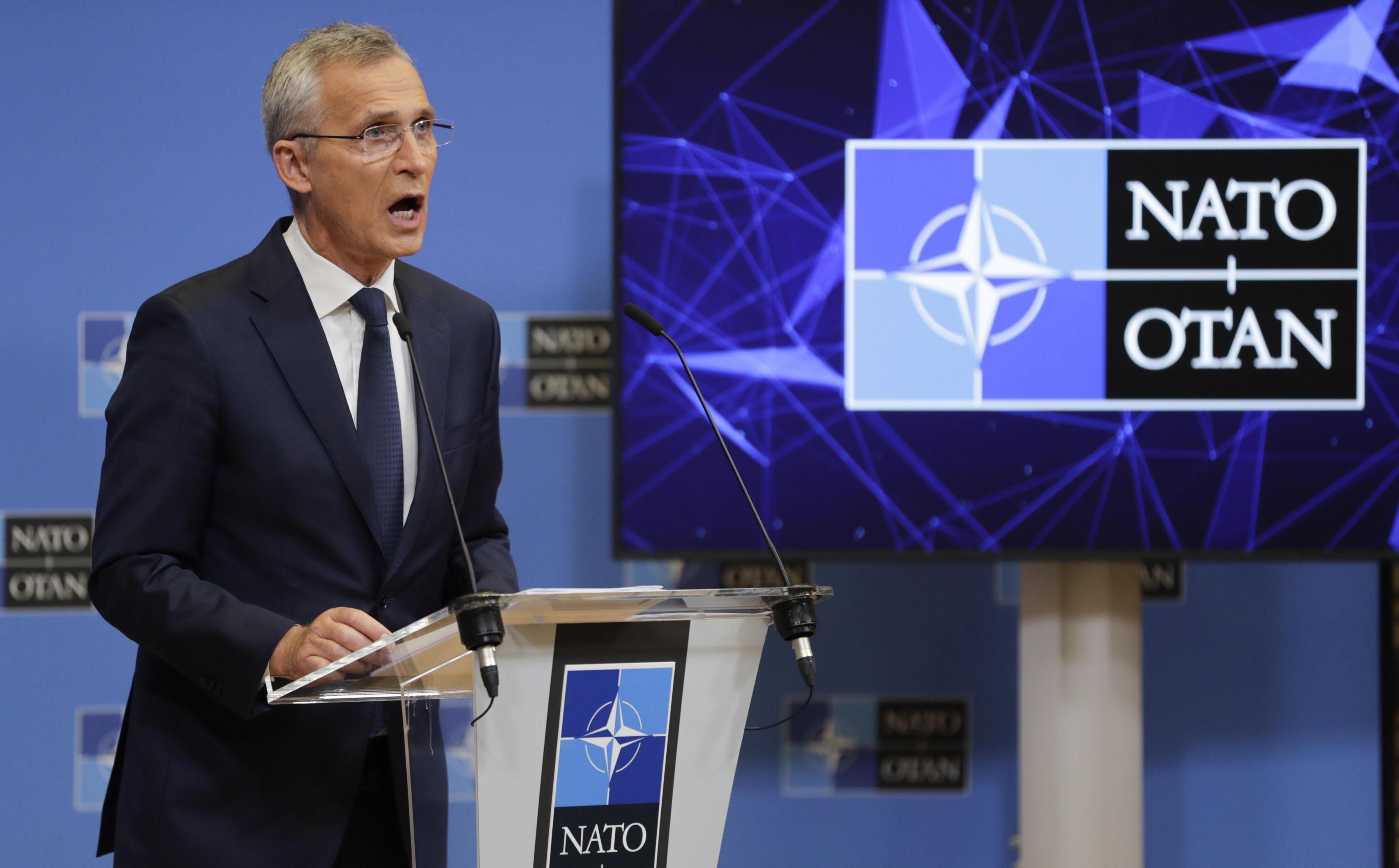 Stoltenberg duro, Lavrov snobba Bruxelles