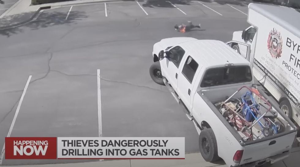 Video: Dim-witted gas thief pays for his misdeed, catches fire after drilling hole in truck’s tank Video: Dim-witted gas thief pays for his misdeed, catches fire after drilling hole in truck’s tank