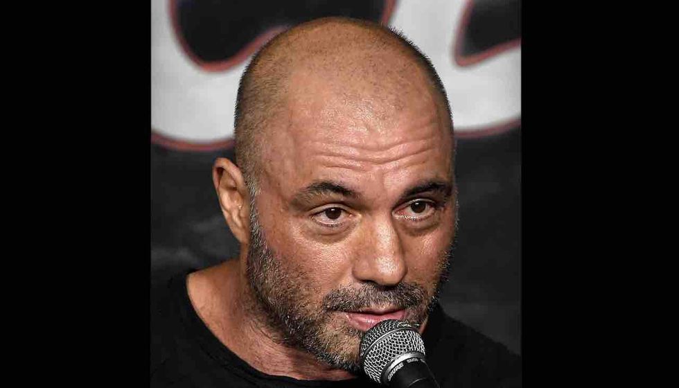 Joe Rogan praises Fox News conservatives They fing had my back when far left attacked me over COVID-19 vaccines