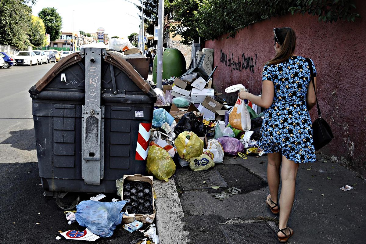 Le social-gesta dei vip inchiodano Gualtieri «E chi pulisce Roma?»