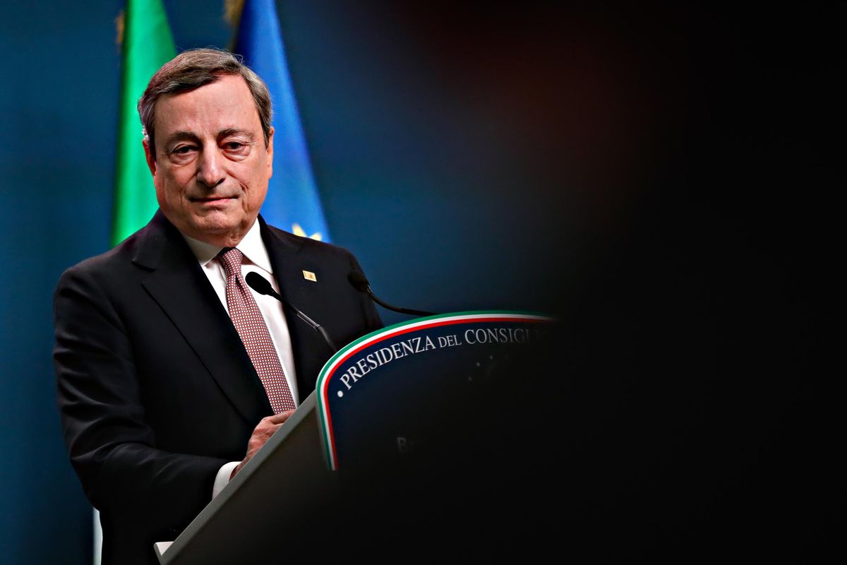Draghi fa flop. Ma la stampa plaude in coro
