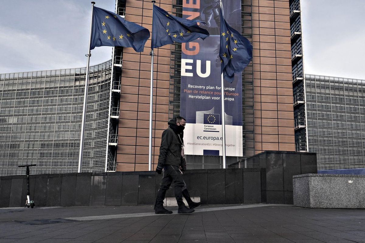 L’Ue studia la stangata ai servizi finanziari
