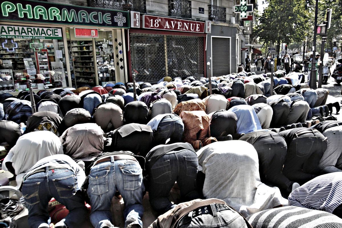 La Francia è preda degli appetiti islamici