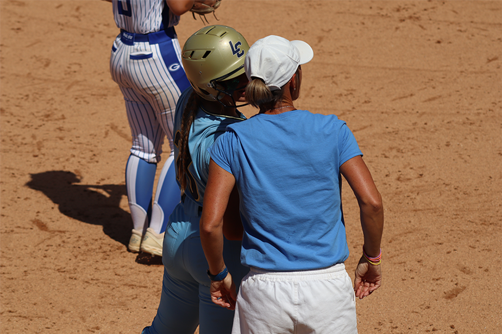 Roaring sendoff to state softball playoffs for Lake Creek Lions