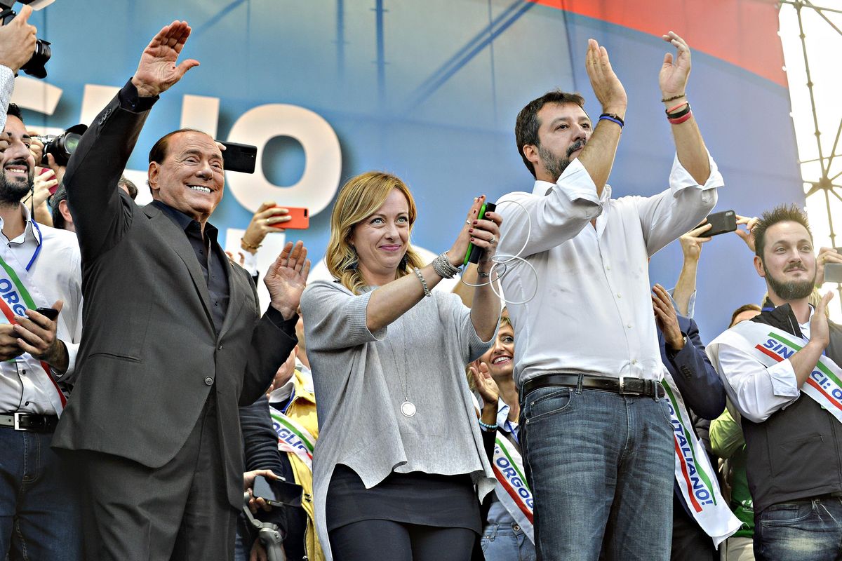 Il centrodestra ha i biglietti vincenti della lotteria. Però adora bruciarli