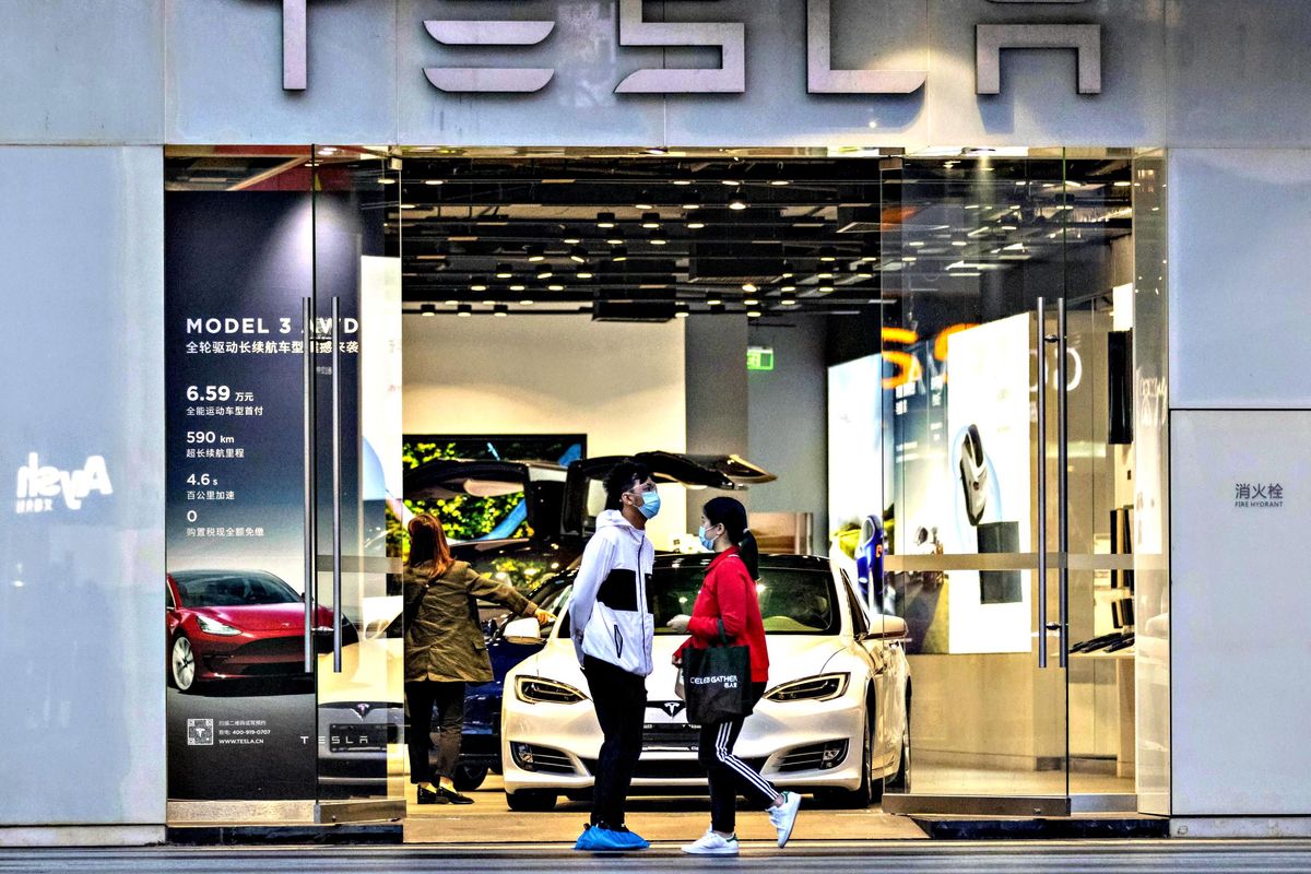 Occhio, la tua auto ti spia. Per conto della Cina