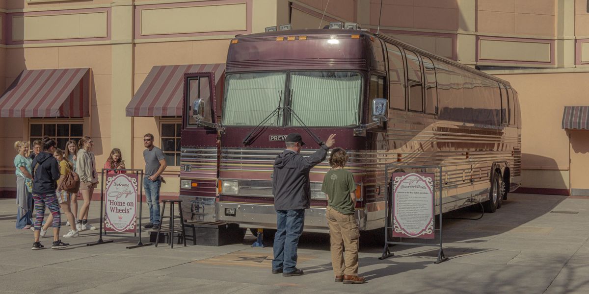 You Can Now Stay in Dolly Parton’s Tour Bus