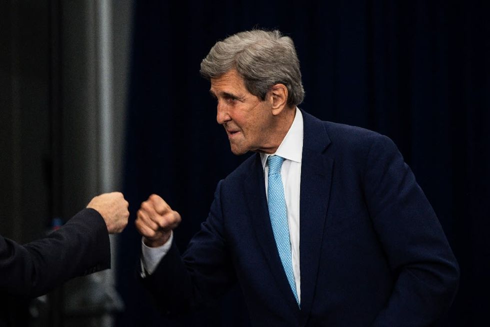 Climate Envoy Kerry Vows US Will Meet Emissons Goal Despite Court Setback