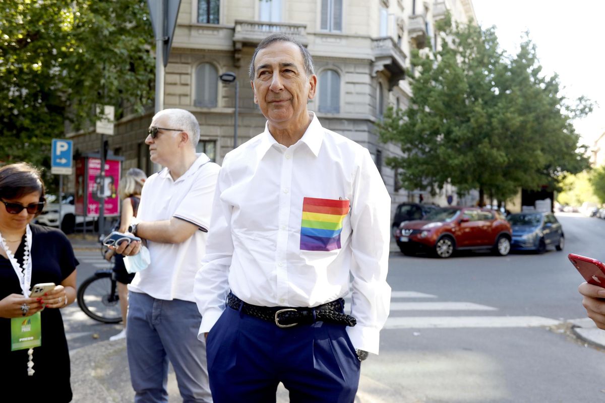 Invece a Milano fanno danni: Sala riconosce i «figli» dei «genitori» omo