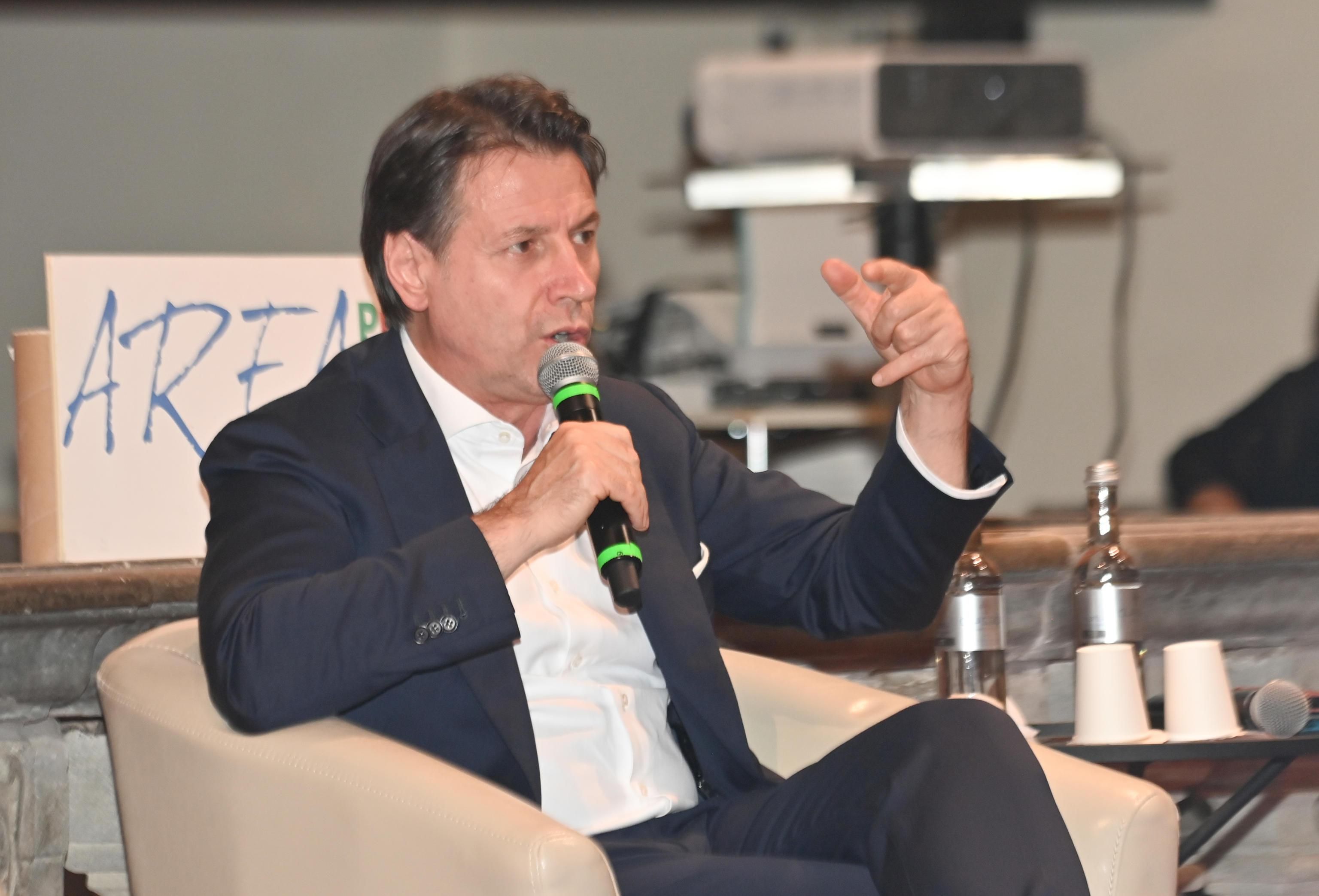 Conte va da Draghi ma pensa al Pd