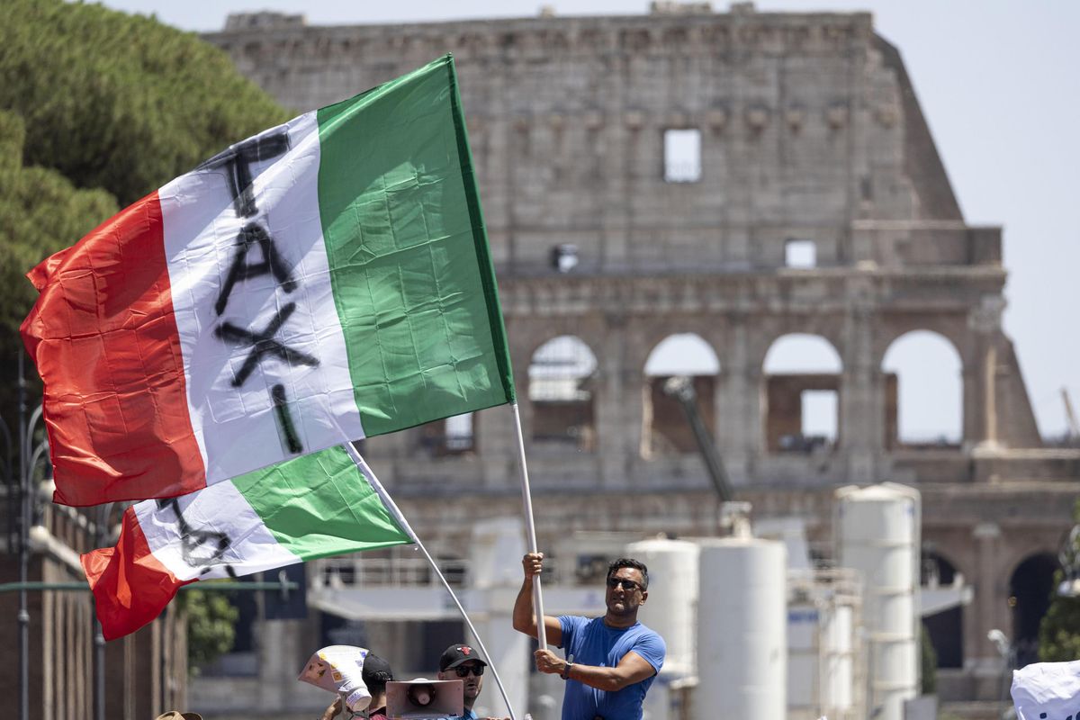 Tassisti: liberalizzare va bene massacrare no