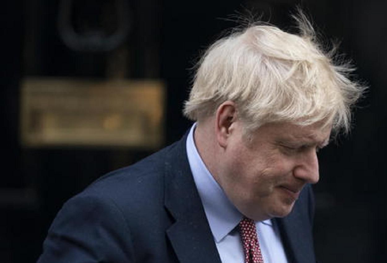 BoJo solo, Downing street si svuota. E non ci sono soluzioni all’italiana