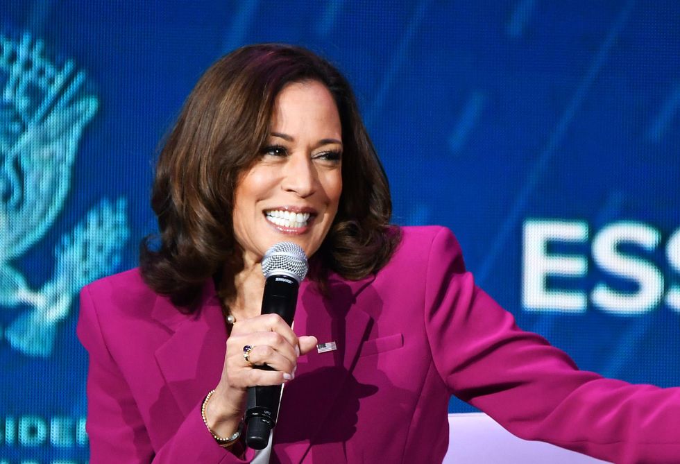 Kamala Harris is mocked and ridiculed over embarrassing error in background White House graphic Kamala Harris is mocked and ridiculed over embarrassing error in background White House graphic