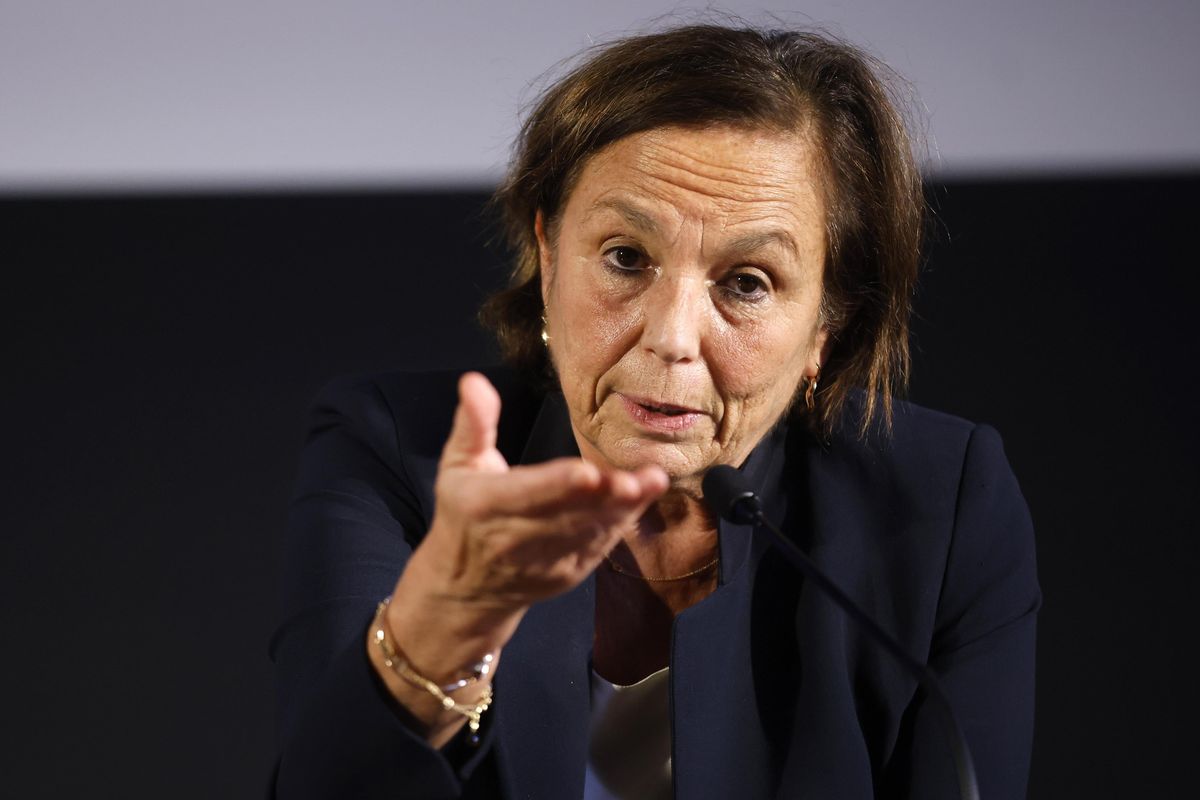 Lampedusa scoppia, la Lamorgese farnetica di «corridoi umanitari»